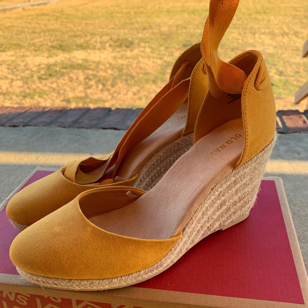 Old Navy lace up wedges